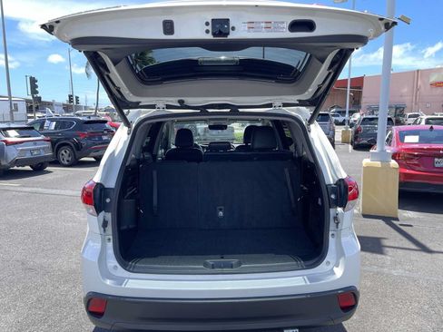 Used 2017 Toyota Highlander XLE FWD image 21