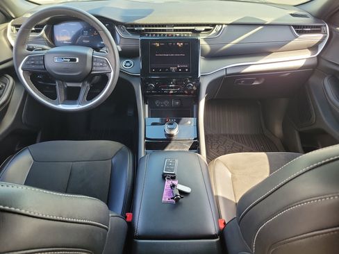 Used 2023 Jeep Grand Cherokee Altitude image 14