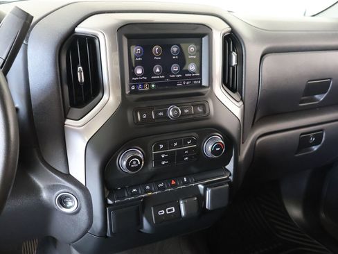 Used 2024 Chevrolet Silverado 1500 Custom image 5
