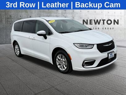 Used 2023 Chrysler Pacifica Touring-L