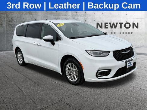 Used 2023 Chrysler Pacifica Touring-L FWD image 1