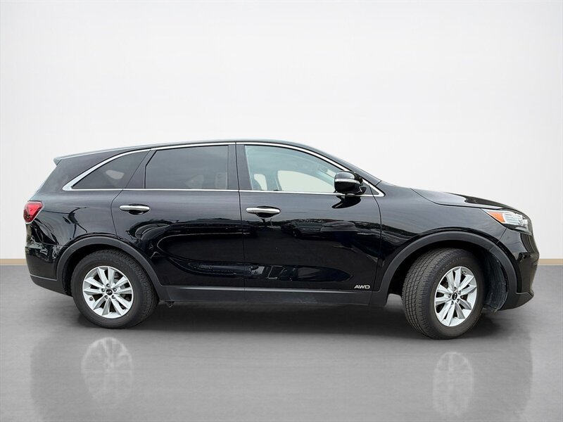 Used 2019 Kia Sorento AWD V6 image 4