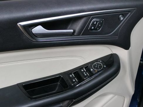 Used 2020 Ford Edge Titanium AWD/4WD image 13