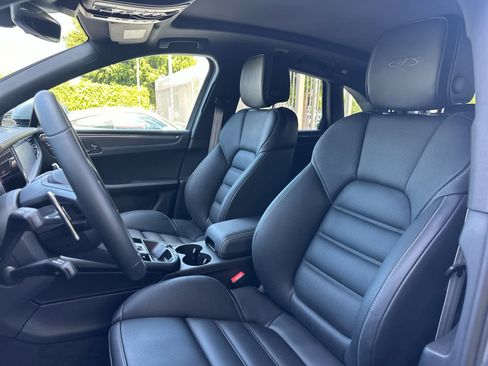 New 2026 Porsche Macan GTS AWD/4WD image 5