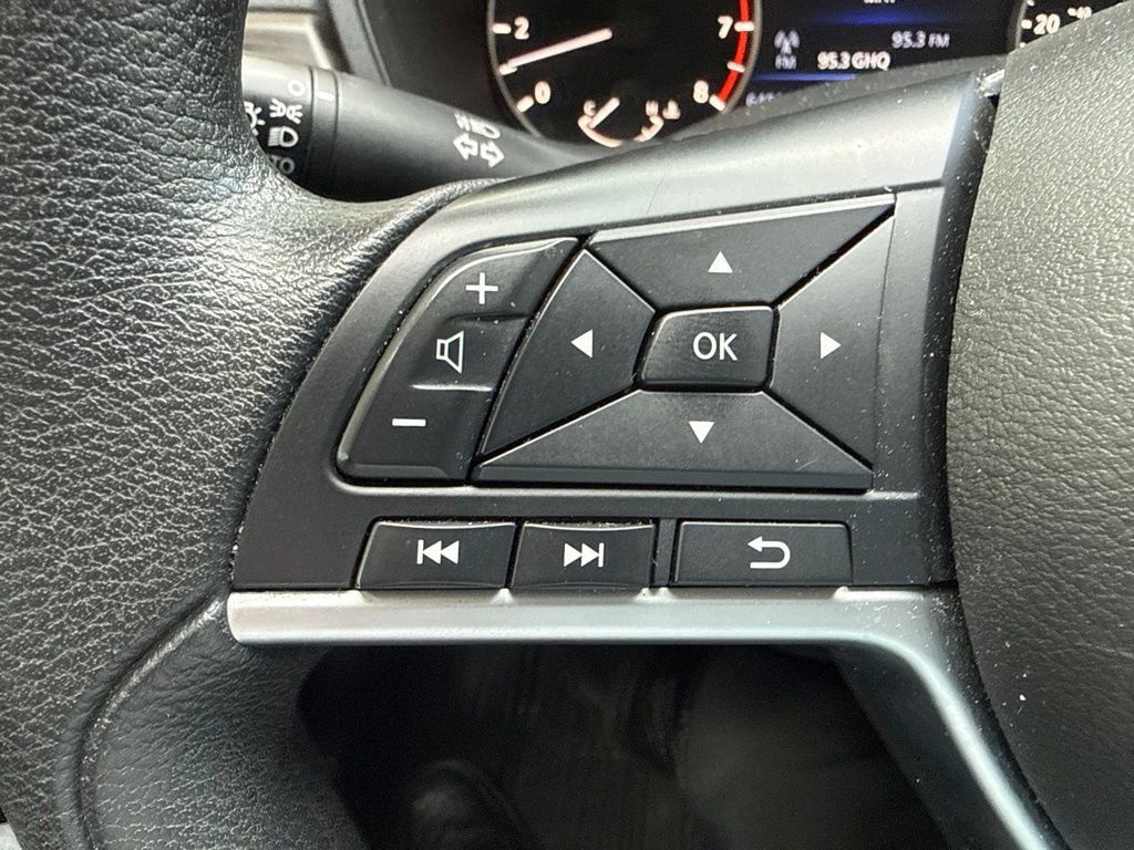 Used 2024 Nissan Altima 2.5 SV FWD image 17