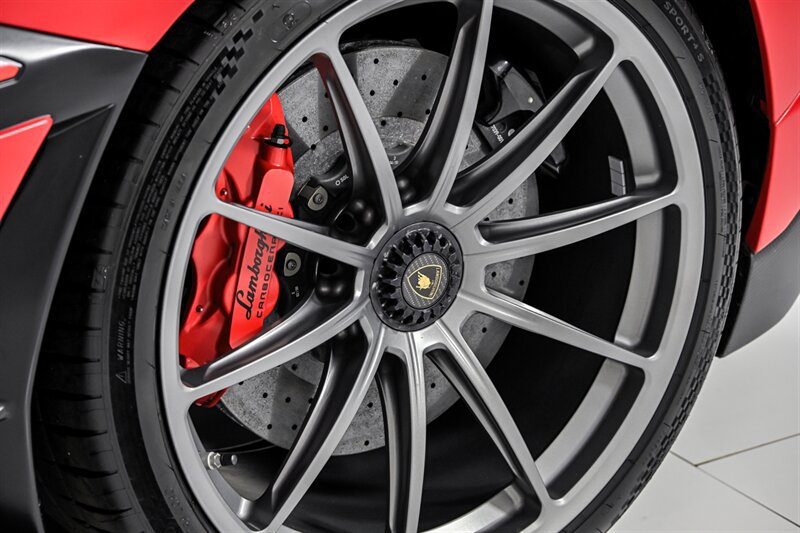 Used 2019 Lamborghini Aventador SVJ AWD/4WD image 31
