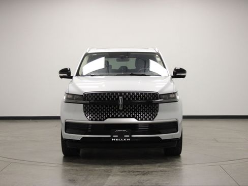 Used 2025 Lincoln Navigator L Reserve AWD/4WD image 3