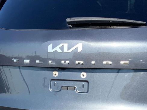 Used 2022 Kia Telluride EX w/ EX Premium Package FWD image 27