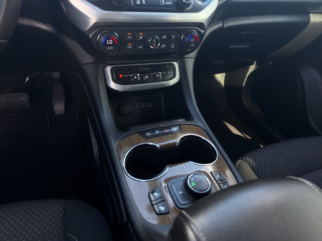 Used 2023 GMC Acadia SLE w/ Driver Convenience Package FWD image 15