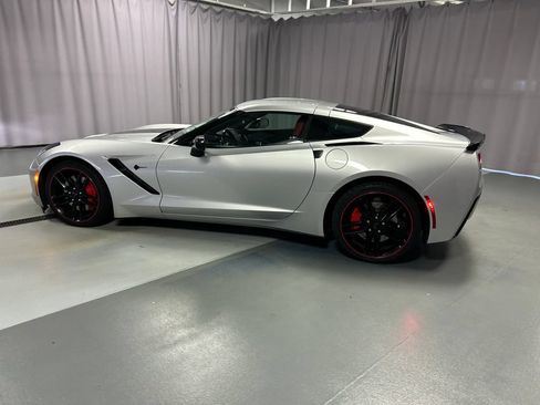 Used 2018 Chevrolet Corvette Stingray Coupe RWD image 4