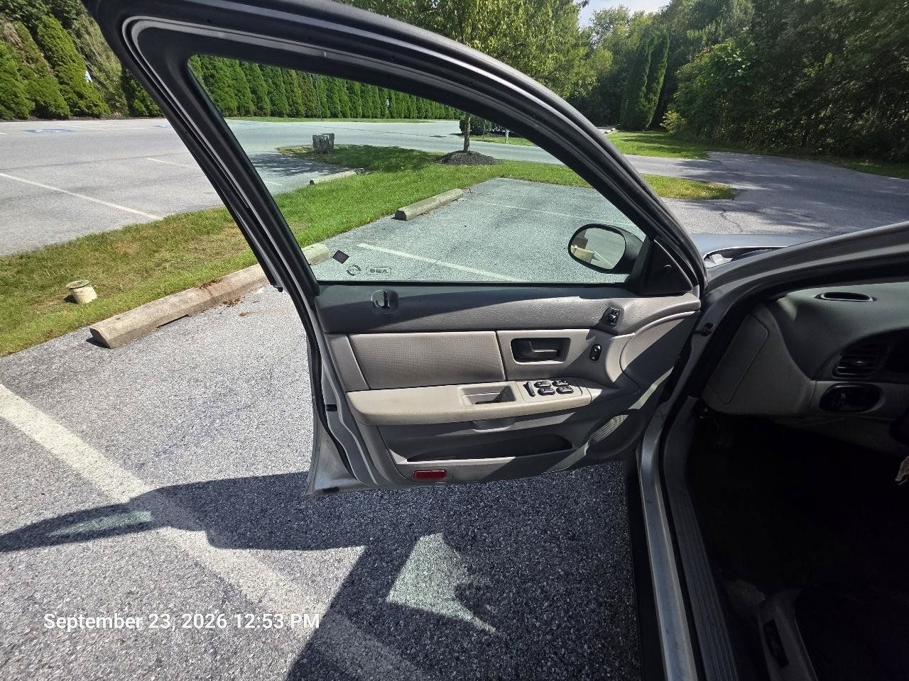 Used 2004 Ford Taurus SES FWD image 11