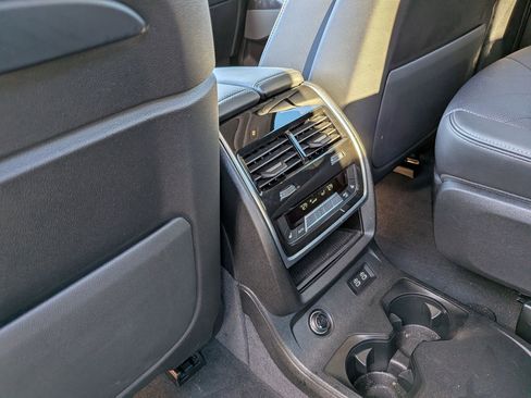 Used 2025 BMW X7 xDrive40i w/ Premium Package image 31