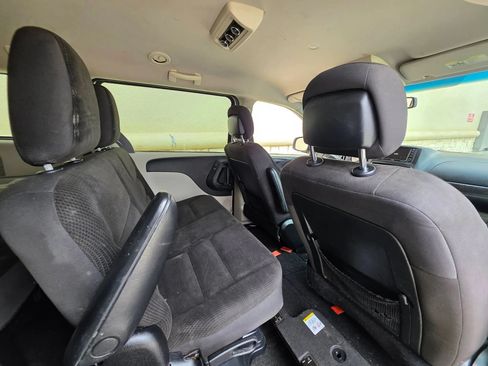 Used 2017 Dodge Grand Caravan SE w/ Power Window Group FWD image 12
