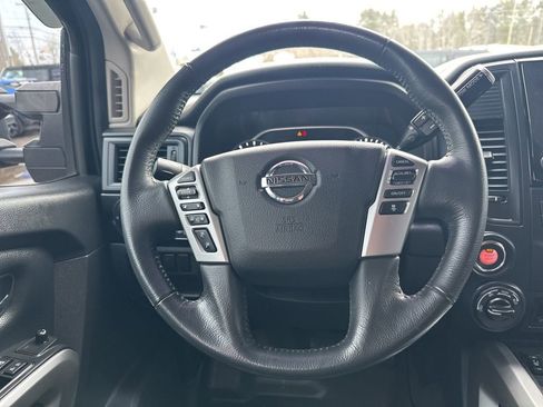 Used 2022 Nissan Titan SV w/ SV Convenience Package image 18