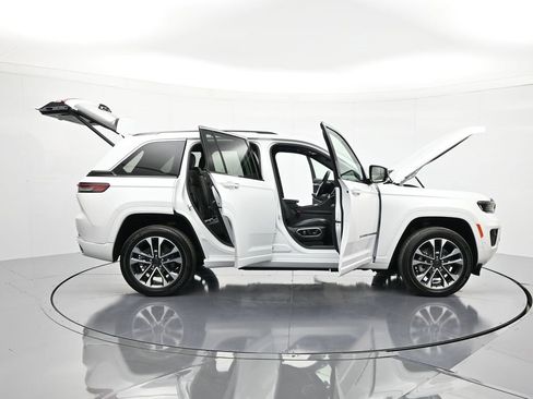 Used 2023 Jeep Grand Cherokee Overland w/ Luxury Tech Group IV image 48