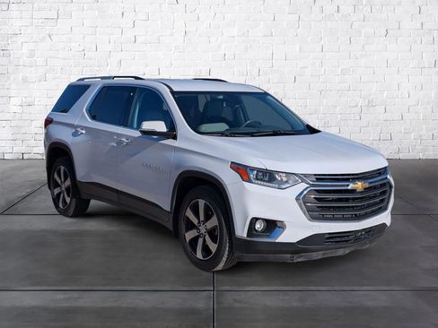 Used 2018 Chevrolet Traverse LT image 2
