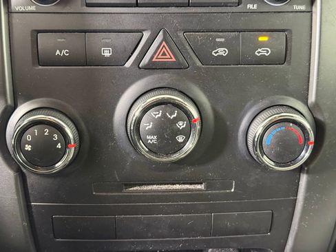 Used 2011 Kia Sorento LX image 16