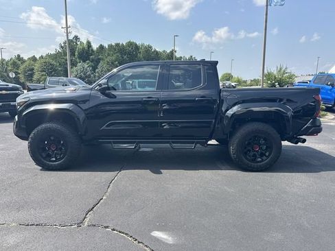 Used 2025 Toyota Tacoma TRD Pro AWD/4WD image 5