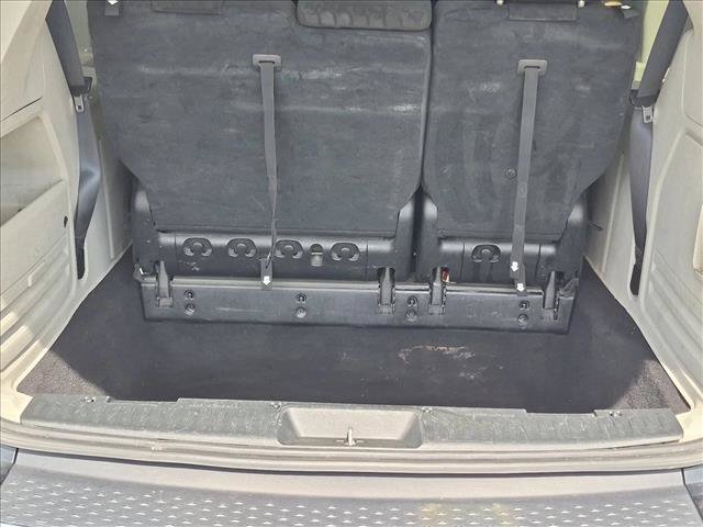 Used 2013 Chrysler Town & Country Touring FWD image 6