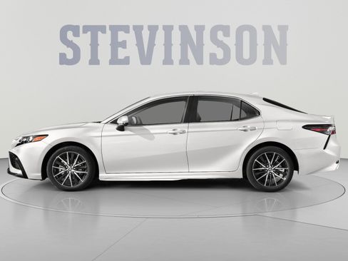Used 2022 Toyota Camry SE w/ Convenience Package FWD image 3