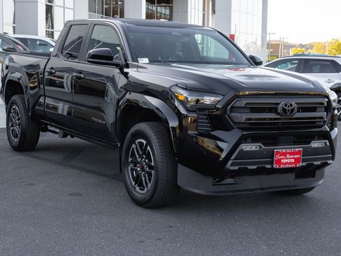 Certified 2024 Toyota Tacoma SR5 image 3