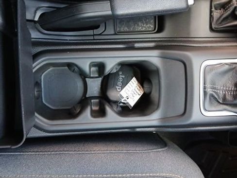 Used 2025 Jeep Gladiator Sport image 59