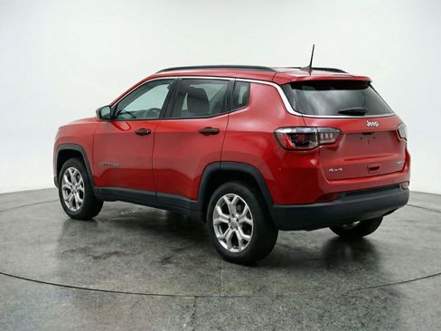 Used 2025 Jeep Compass Latitude image 6