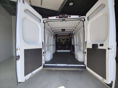 Used 2024 RAM ProMaster 2500 w/ Convenience Group FWD image 6