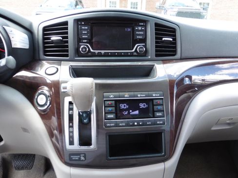Used 2015 Nissan Quest SV w/ Leather Package image 5