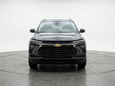 Used 2025 Chevrolet TrailBlazer LT image 2