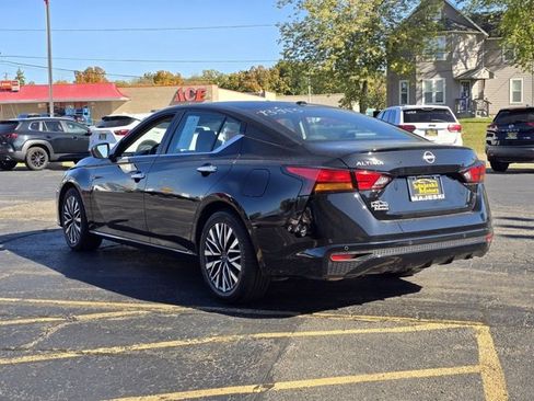 Used 2024 Nissan Altima 2.5 SV image 5