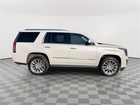 Used 2019 Cadillac Escalade Premium Luxury image 8