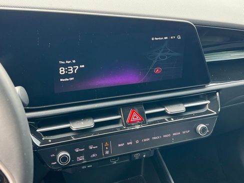 Certified 2025 Kia Niro Wind FWD image 21