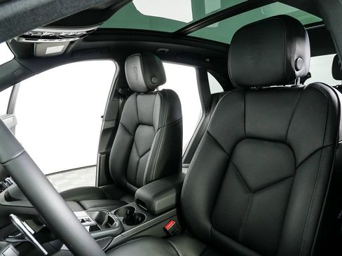 Used 2026 Porsche Macan AWD/4WD image 5