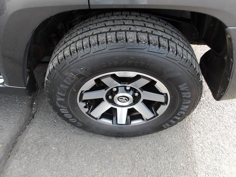Used 2015 Toyota 4Runner Limited AWD/4WD image 26