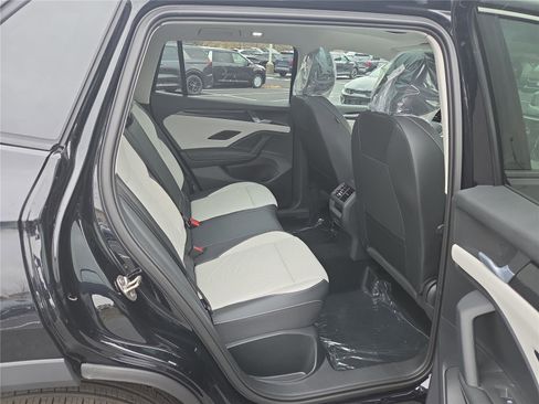 New 2026 Volkswagen Tiguan SE image 31