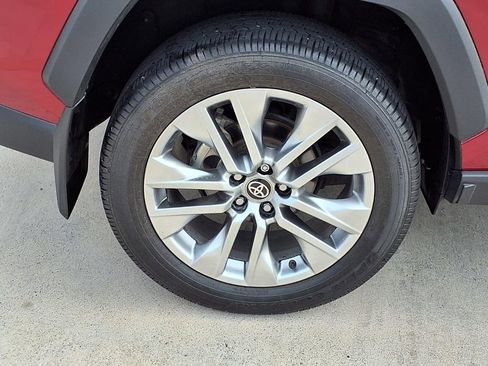 Used 2025 Toyota RAV4 XLE Premium FWD image 9