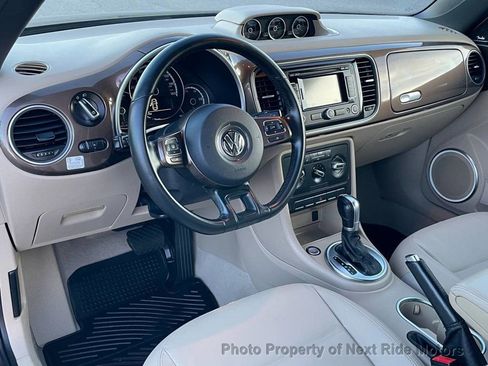 Used 2013 Volkswagen Beetle TDI image 21