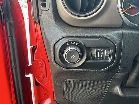 Used 2018 Jeep Wrangler Unlimited Sport image 18