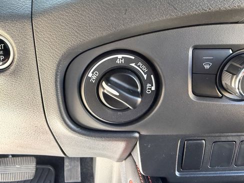 Used 2024 Nissan Frontier PRO-4X w/ Off-Road Protection Package AWD/4WD image 25