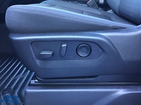 Used 2025 Chevrolet Silverado 2500 Custom w/ Custom Value Package image 32