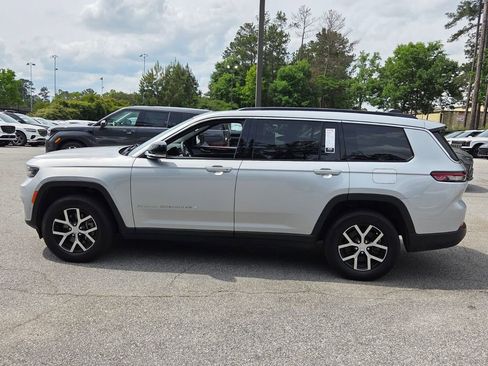 Used 2024 Jeep Grand Cherokee L Limited w/ Luxury Tech Group II AWD/4WD image 4