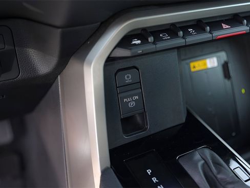 Used 2024 Toyota Tundra Limited image 23