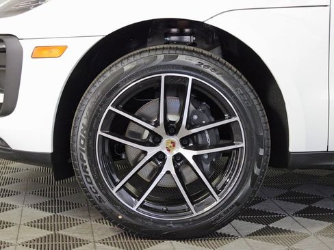 Used 2025 Porsche Macan image 41