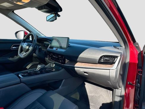 Used 2026 Nissan Rogue Platinum w/ Platinum Premium Package image 12