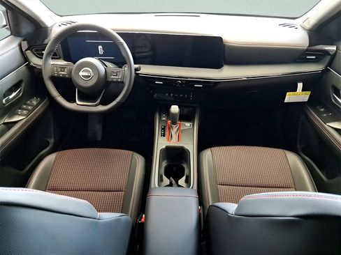 Certified 2025 Nissan Kicks SR FWD image 19