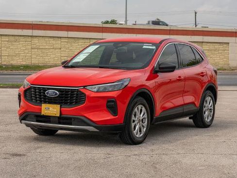 Certified 2024 Ford Escape Active FWD image 3