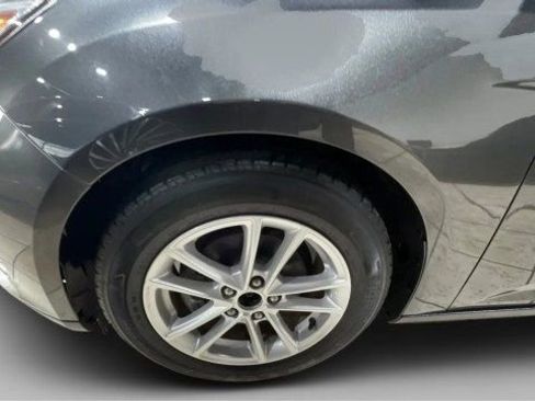 Used 2018 Ford Focus SE image 15