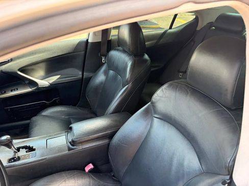 Used 2006 Lexus IS 250 w/ Preferred Accessory Pkg RWD image 31