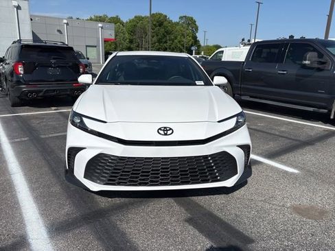 Used 2026 Toyota Camry SE FWD image 2